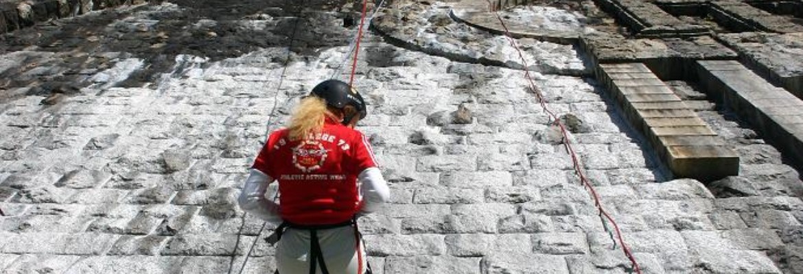 ABSEILING