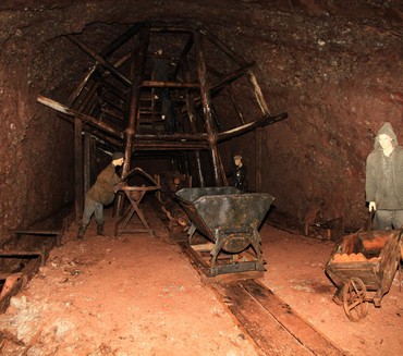 Důlní šachta